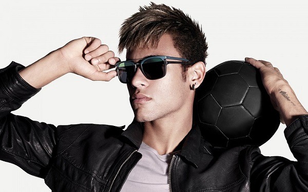 Neymar JR là một biểu tượng thời trang và làm đẹp