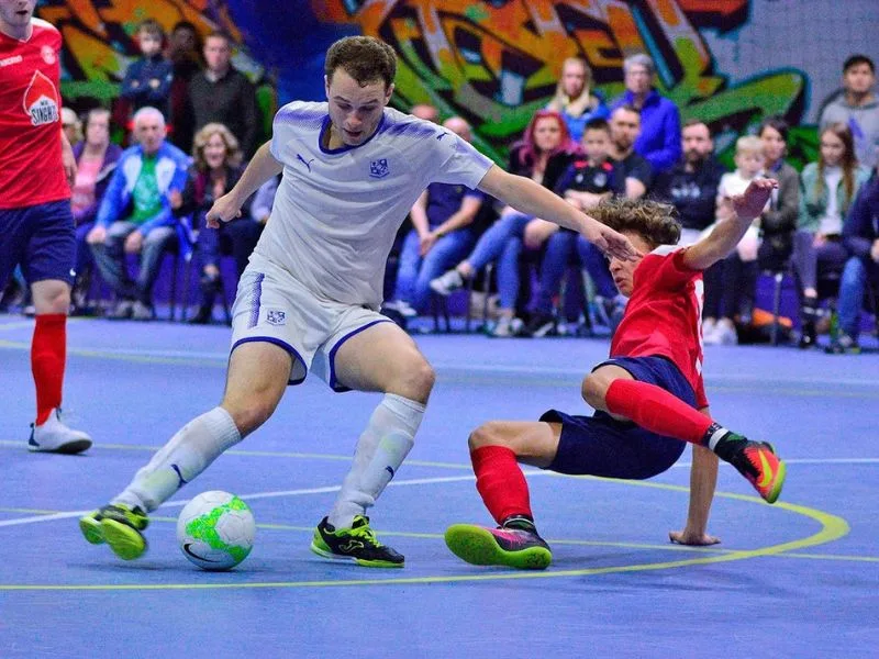 futsal la mon gi giai thich de hieu ve bong da trong nha